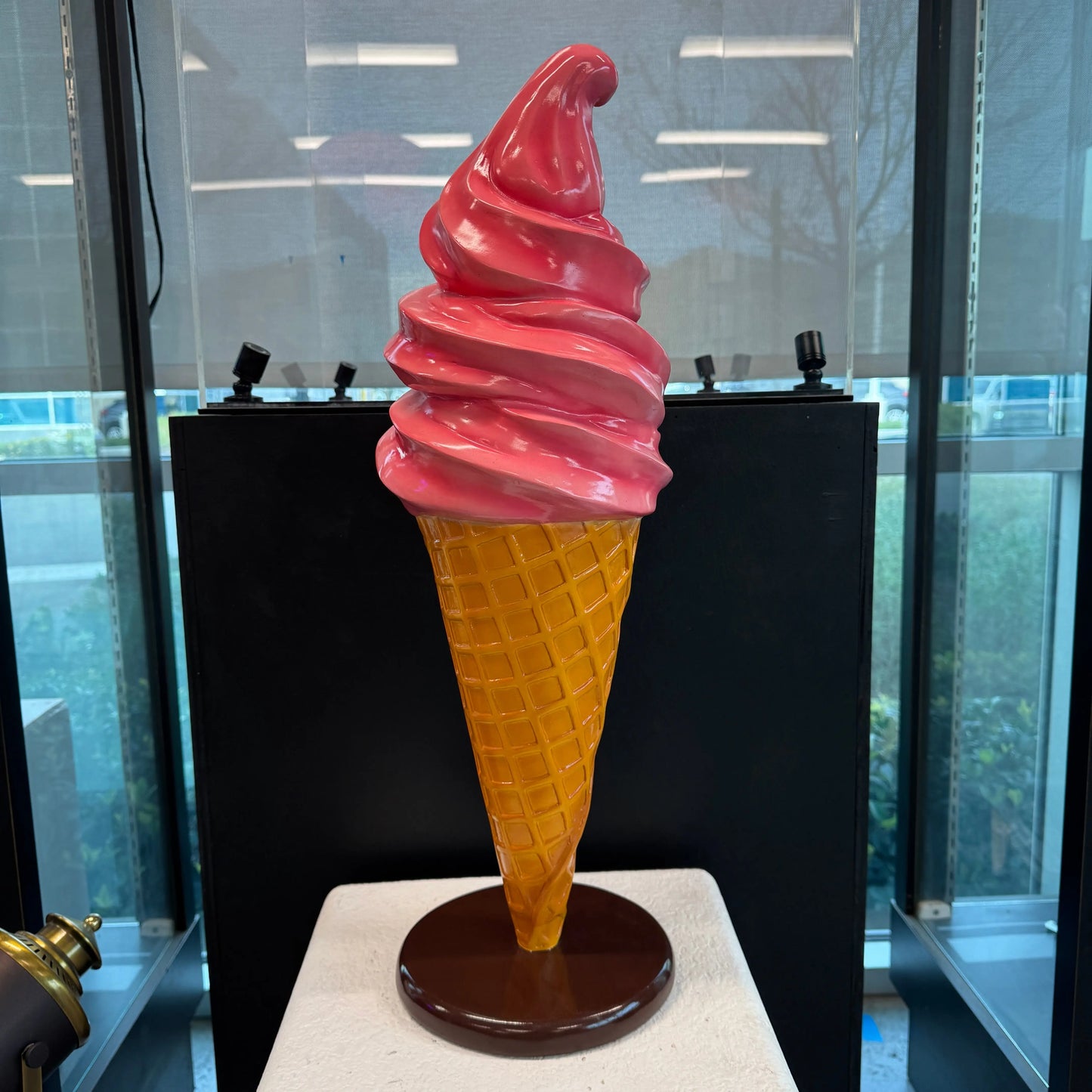 Small Strawberry Soft Serve Ice Cream Table Top Statue R0404S-250117-H