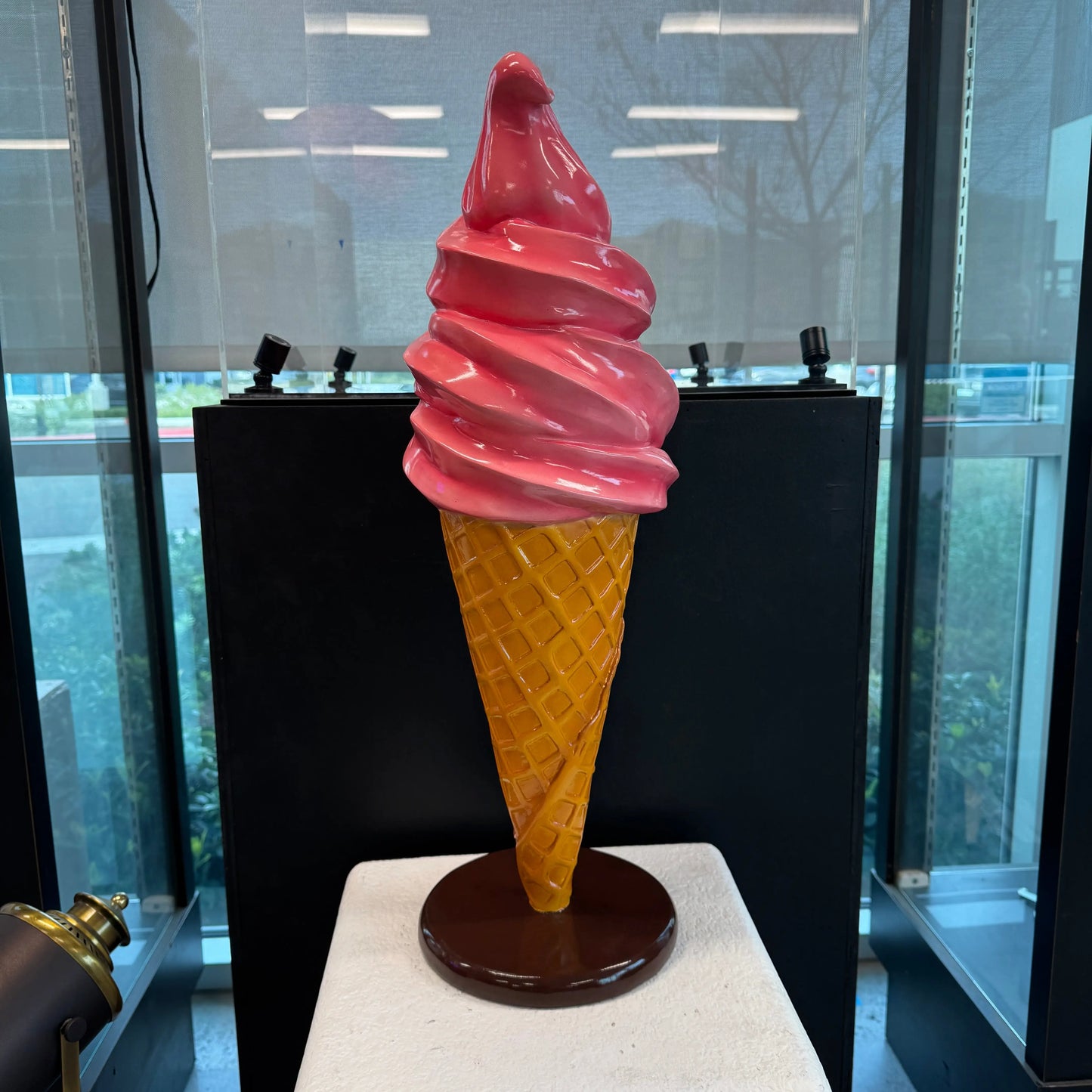 Small Strawberry Soft Serve Ice Cream Table Top Statue R0404S-250117-H
