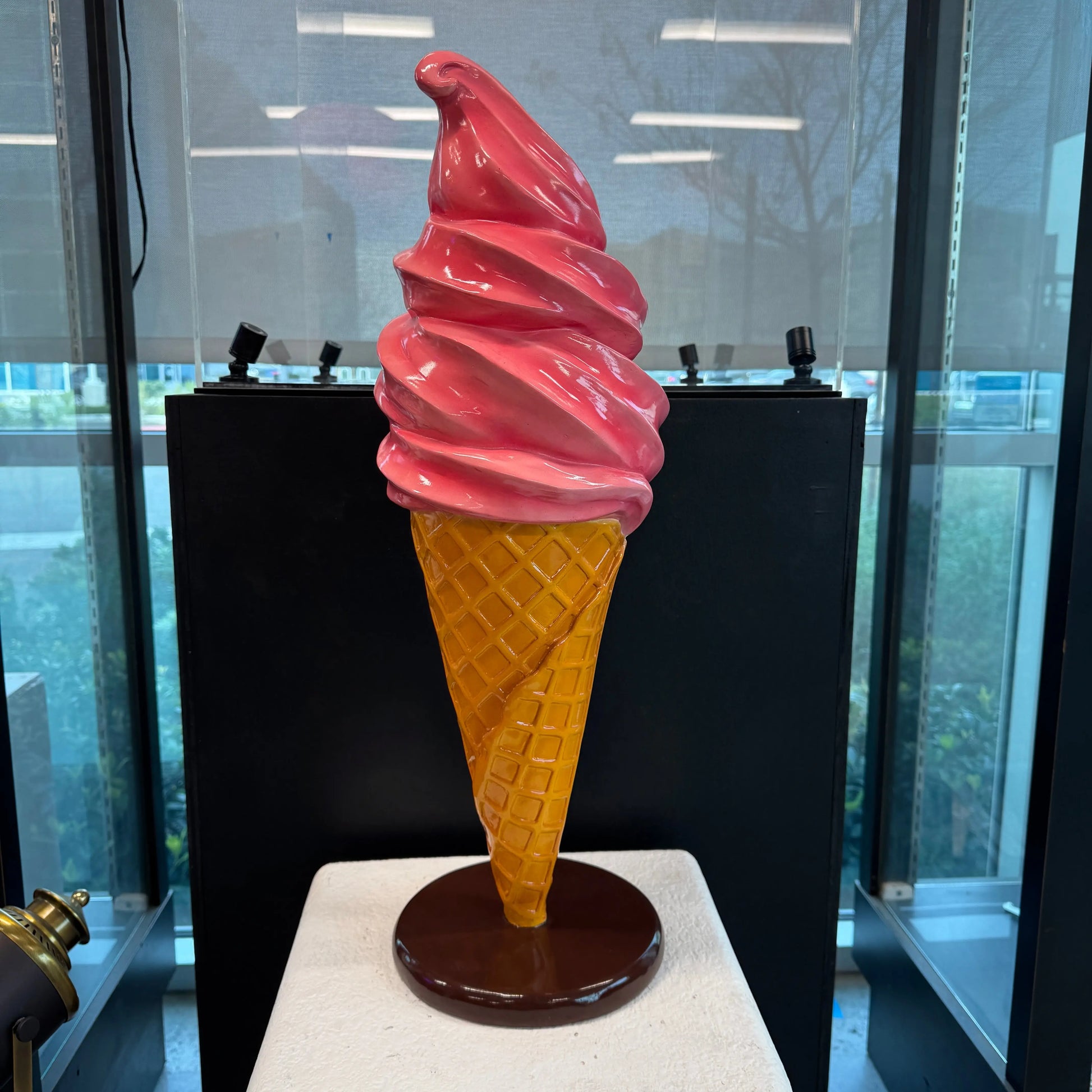 Small Strawberry Soft Serve Ice Cream Table Top Statue R0404S-250117-H