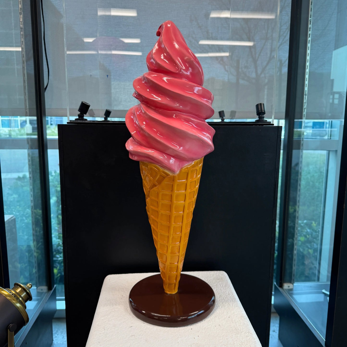 Small Strawberry Soft Serve Ice Cream Table Top Statue R0404S-250117-H
