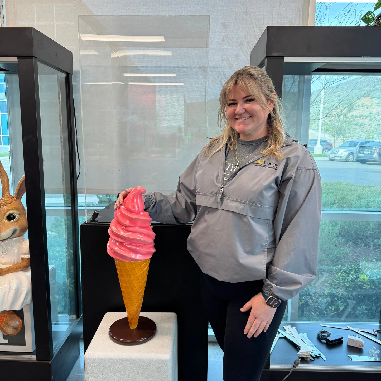 Small Strawberry Soft Serve Ice Cream Table Top Statue R0404S-250117-H