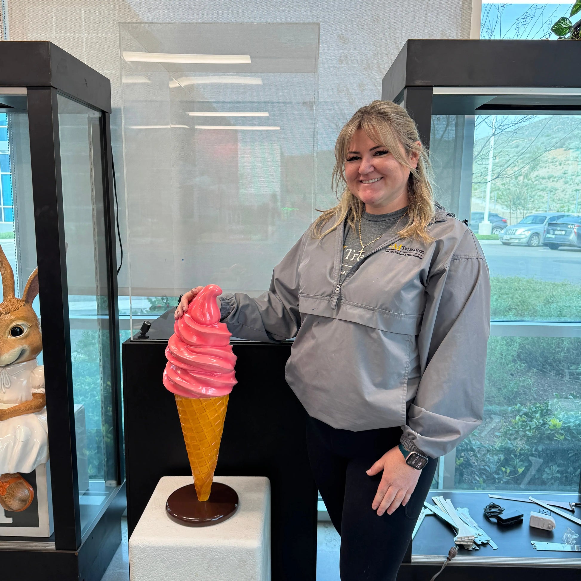 Small Strawberry Soft Serve Ice Cream Table Top Statue R0404S-250117-H