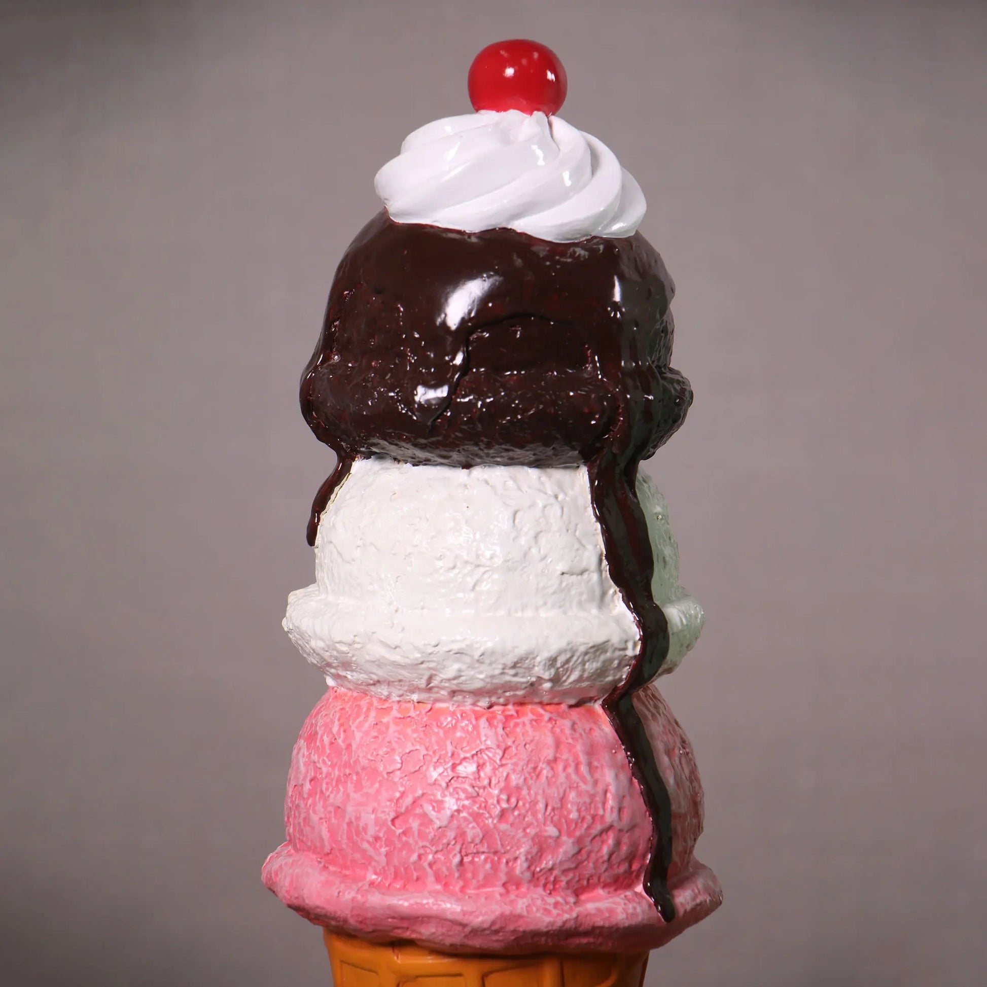 Small Gelato Ice Cream Table Top Statue R0405-250118-H