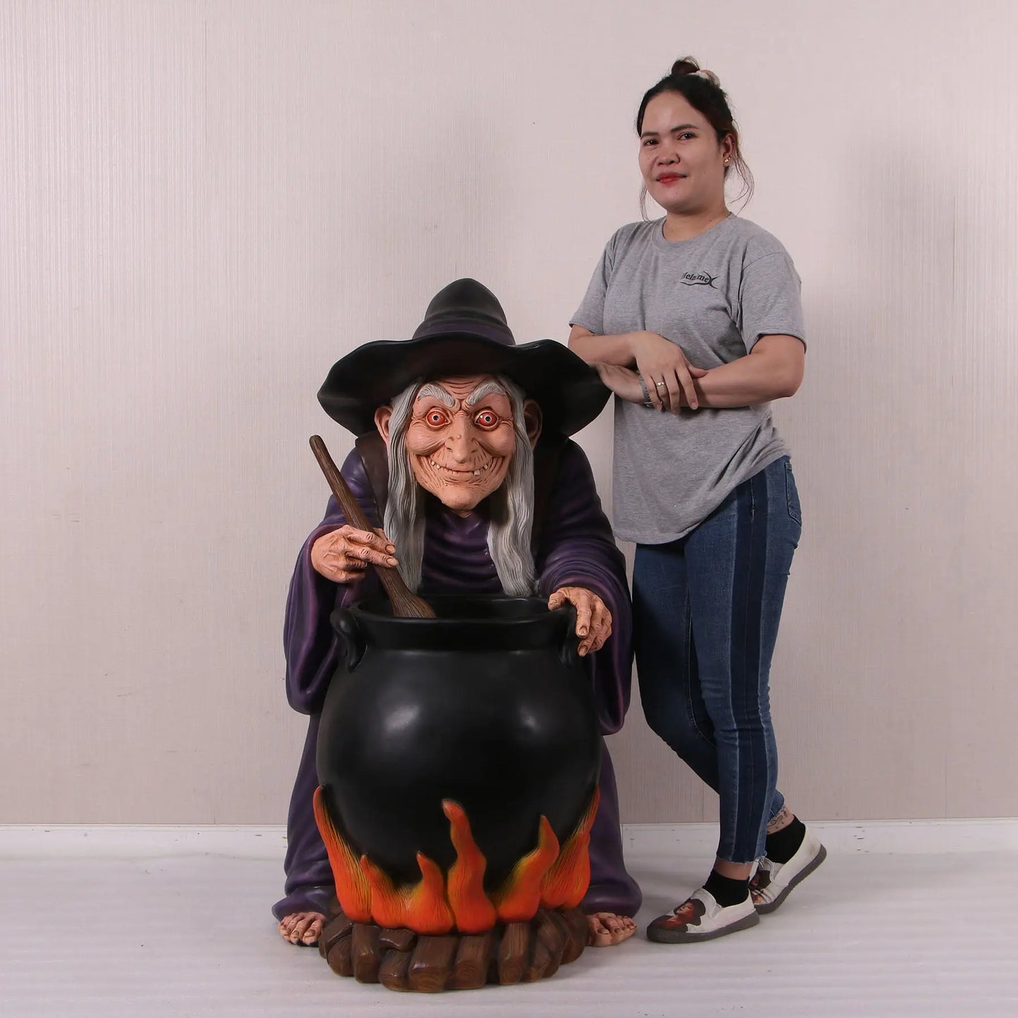 Witch with Cauldron Small Statue S0038-250131-H