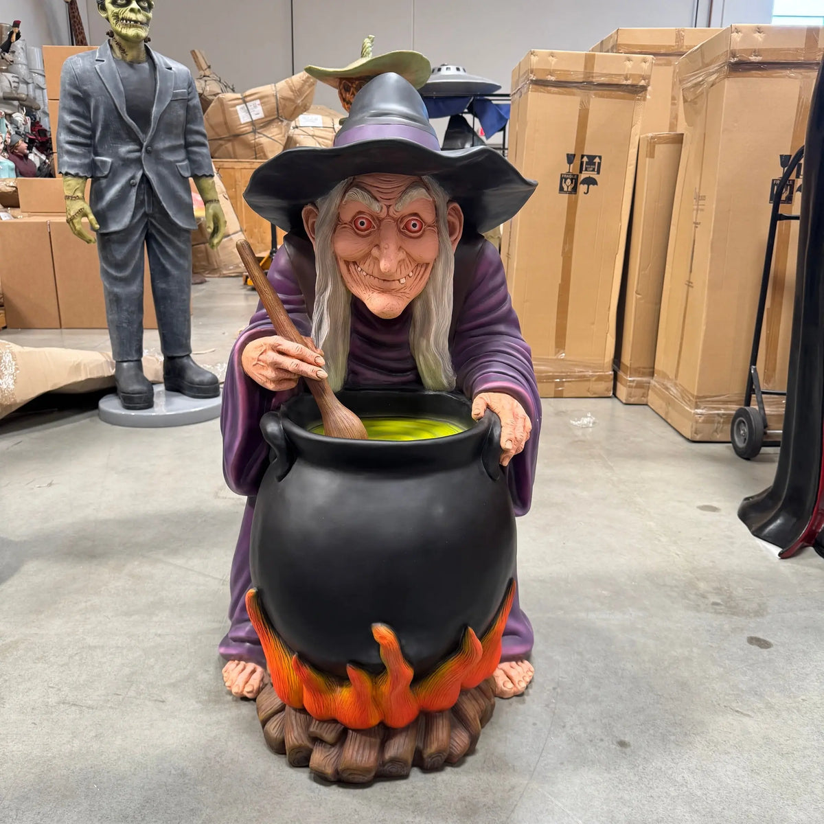 Witch with Cauldron Small Statue S0038-250131-H