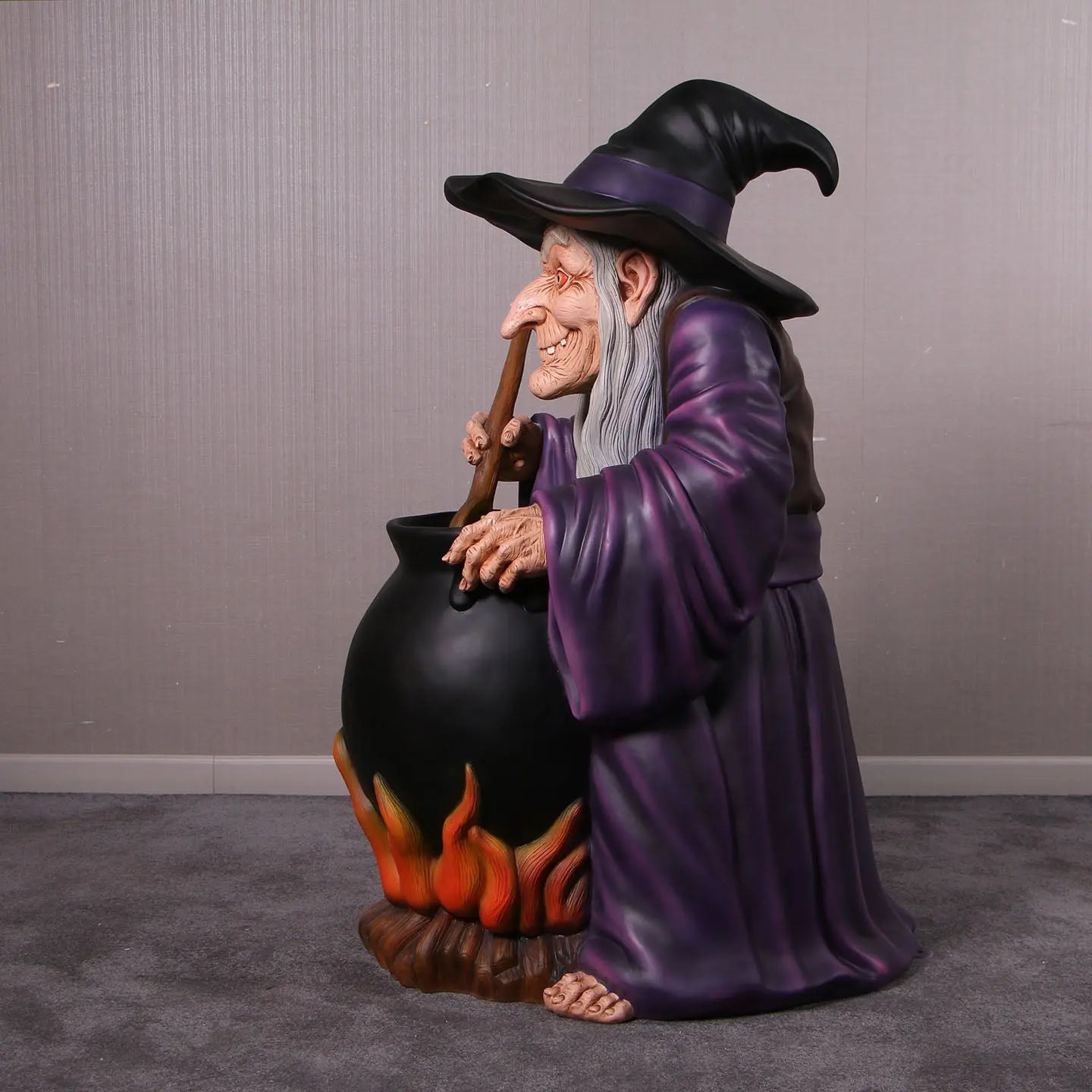 Witch with Cauldron Small Statue S0038-250131-H