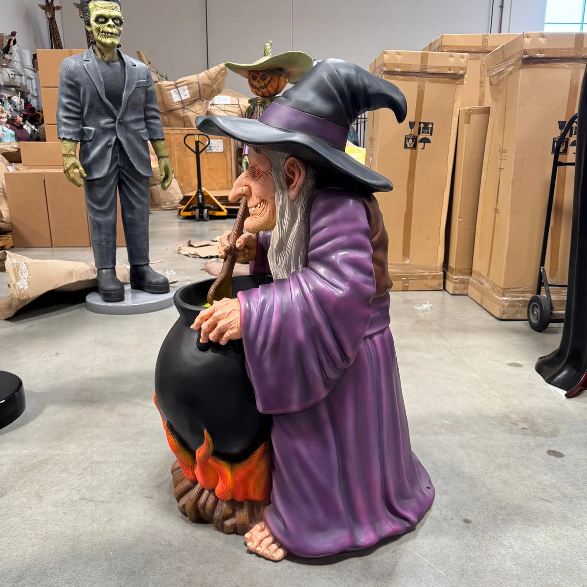 Witch with Cauldron Small Statue S0038-250131-H
