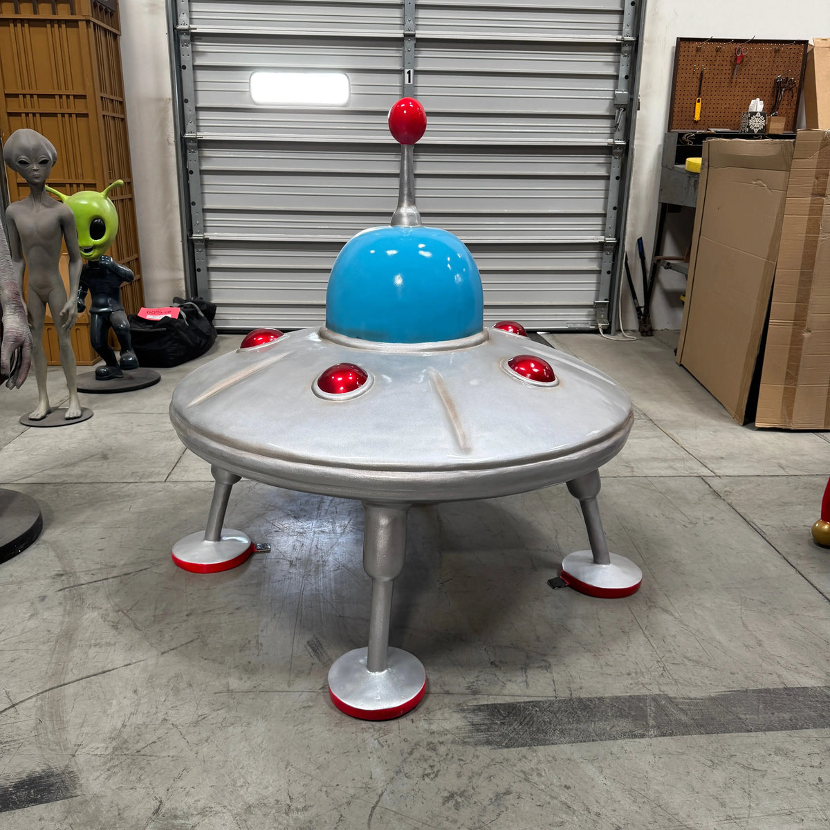 Comic UFO Landed Alien Spaceship Statue M0279-2507-T