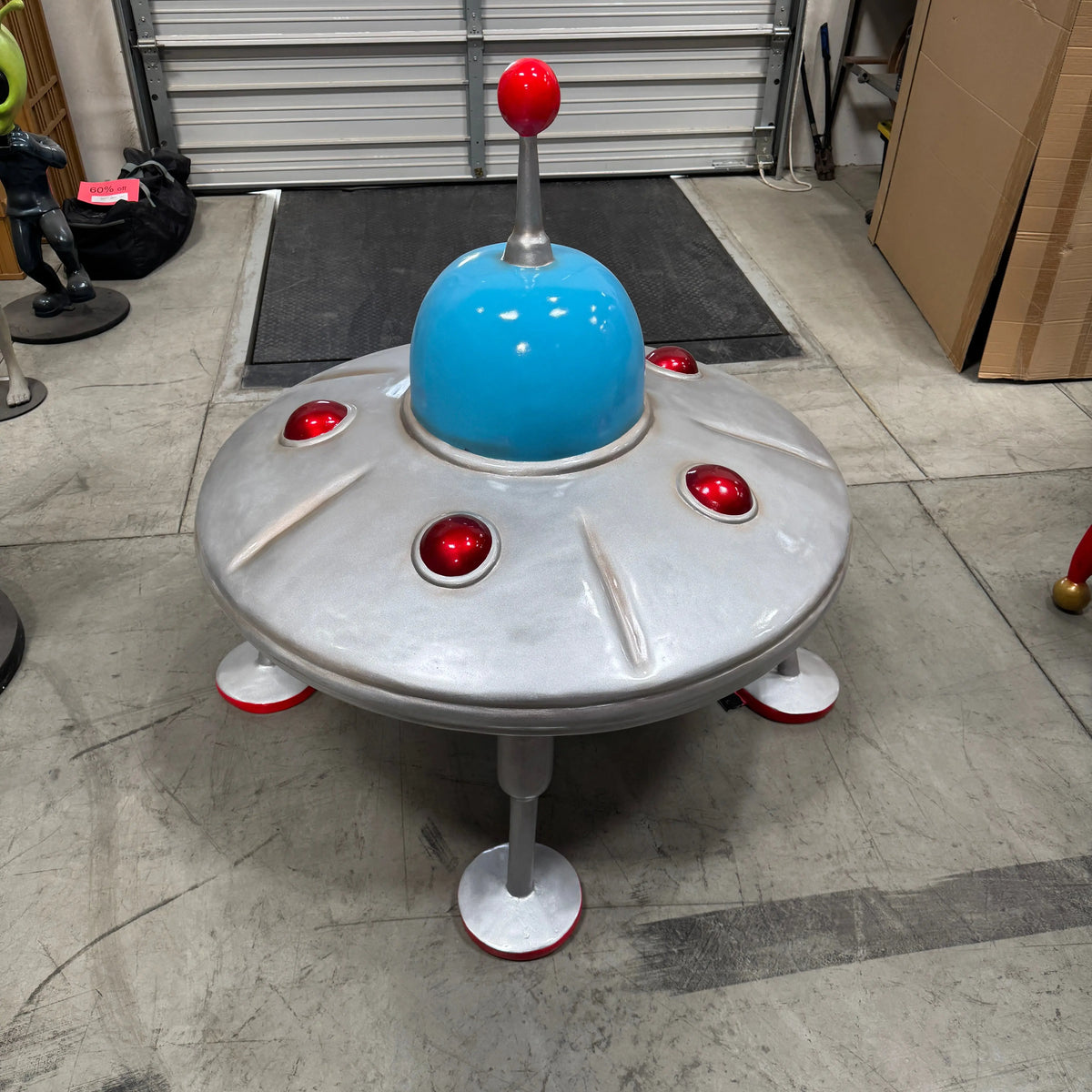 Comic UFO Landed Alien Spaceship Statue M0279-2507-T