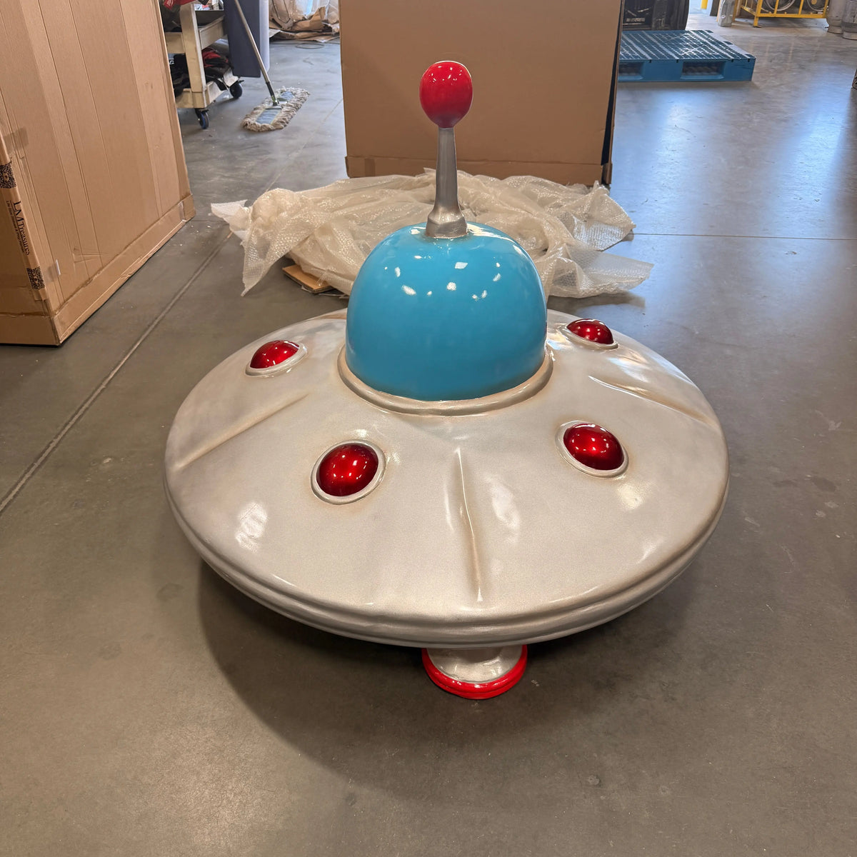 Comic UFO Alien Spaceship Statue M0280-2508-T