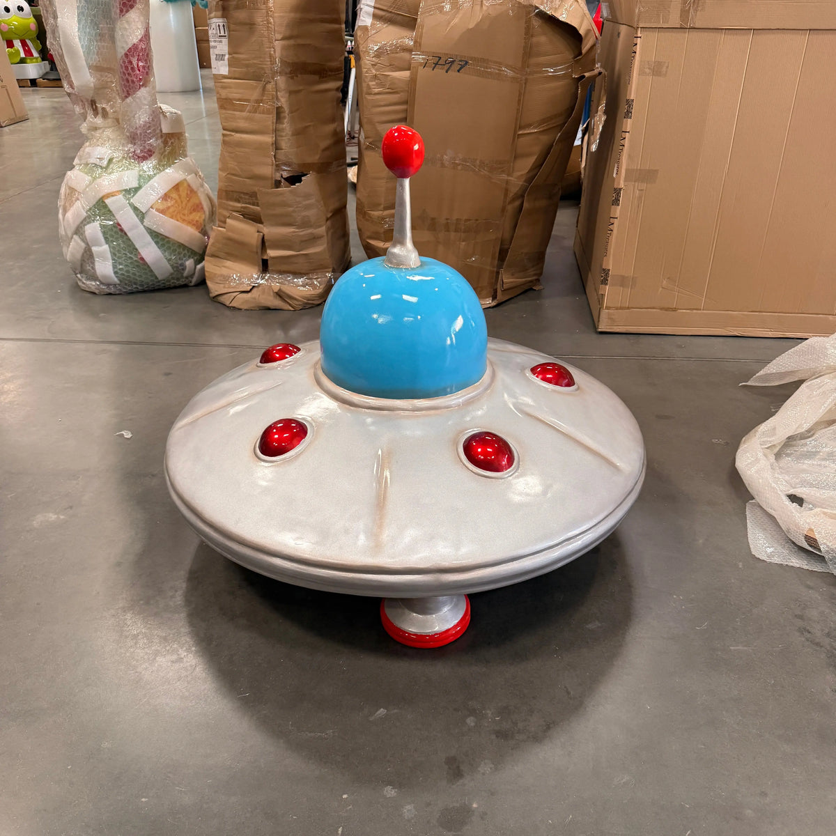 Comic UFO Alien Spaceship Statue M0280-2508-T