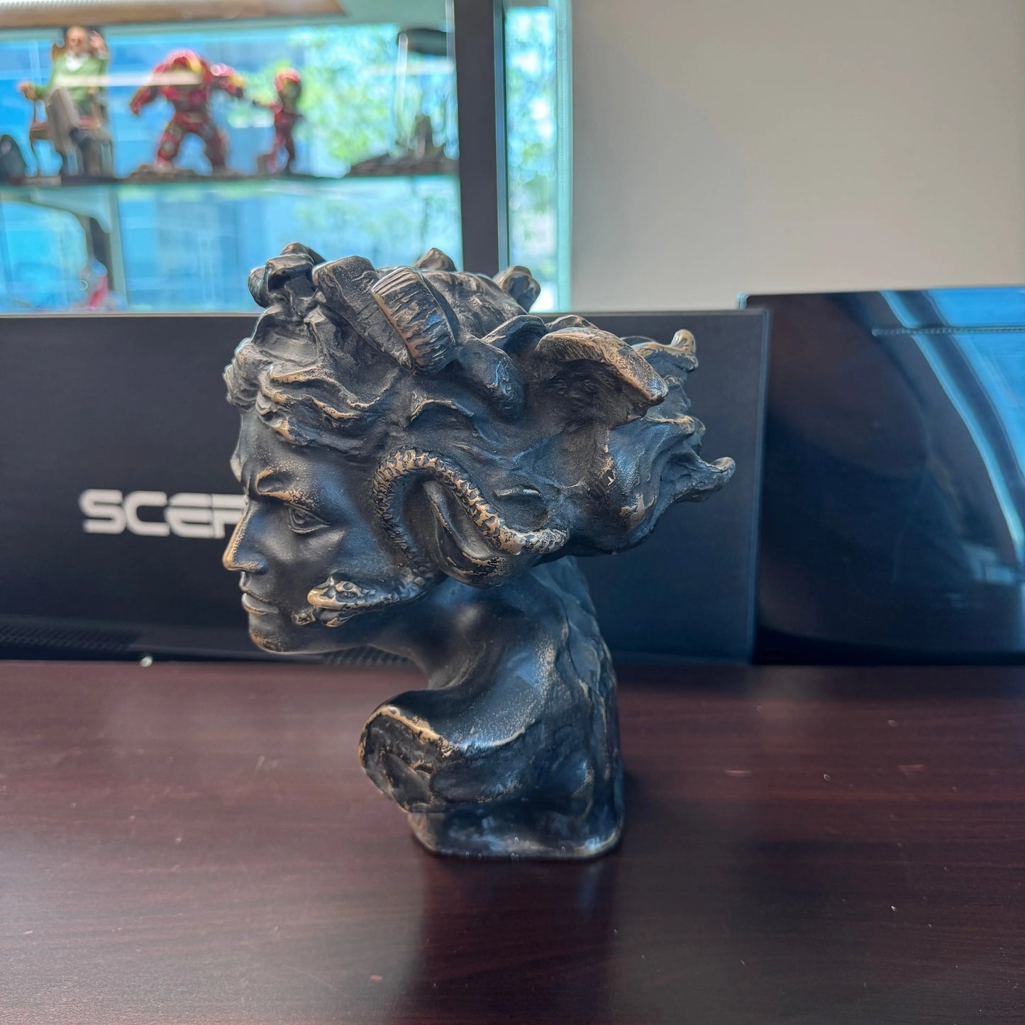 Small Medusa Bust Table Top Statue M0145-260013-H
