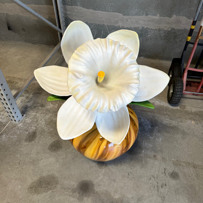 White Narcis Flower In Vase Statue