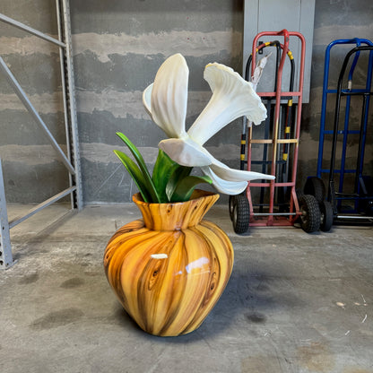 White Narcis Flower In Vase Statue