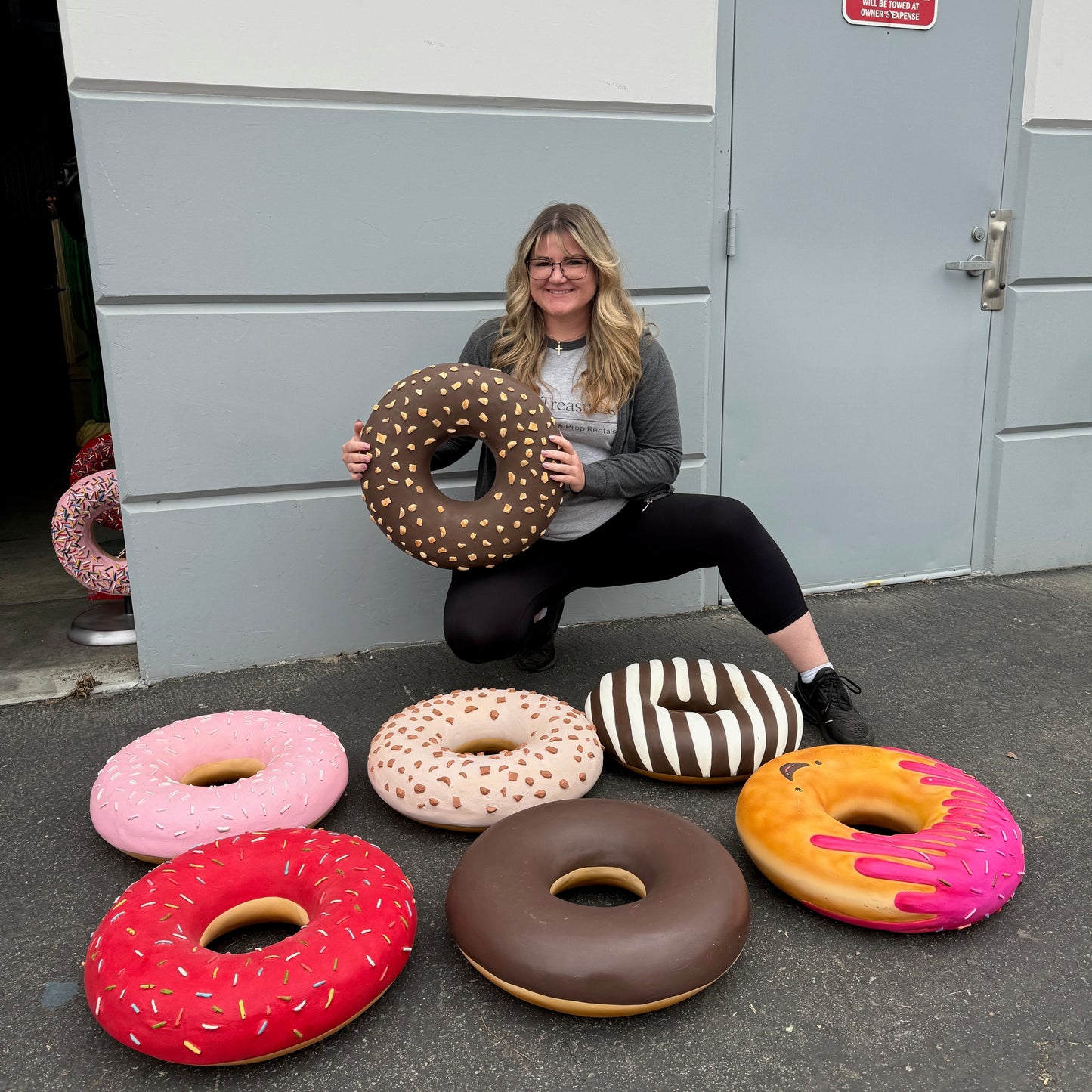 Medium Chocolate Donut With Nuts Statue