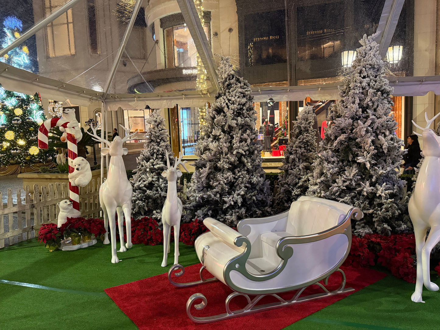 White Santa's Sleigh Photo Op Statue S0210W-160264-H