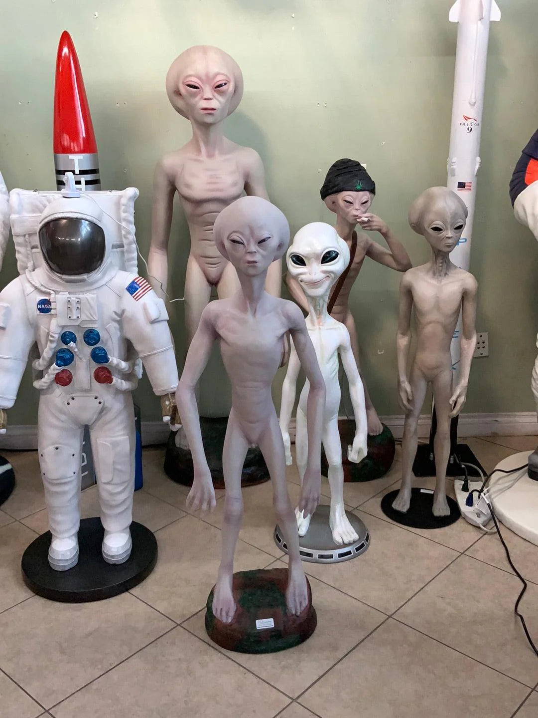 Alien Encounter Life Size Statue