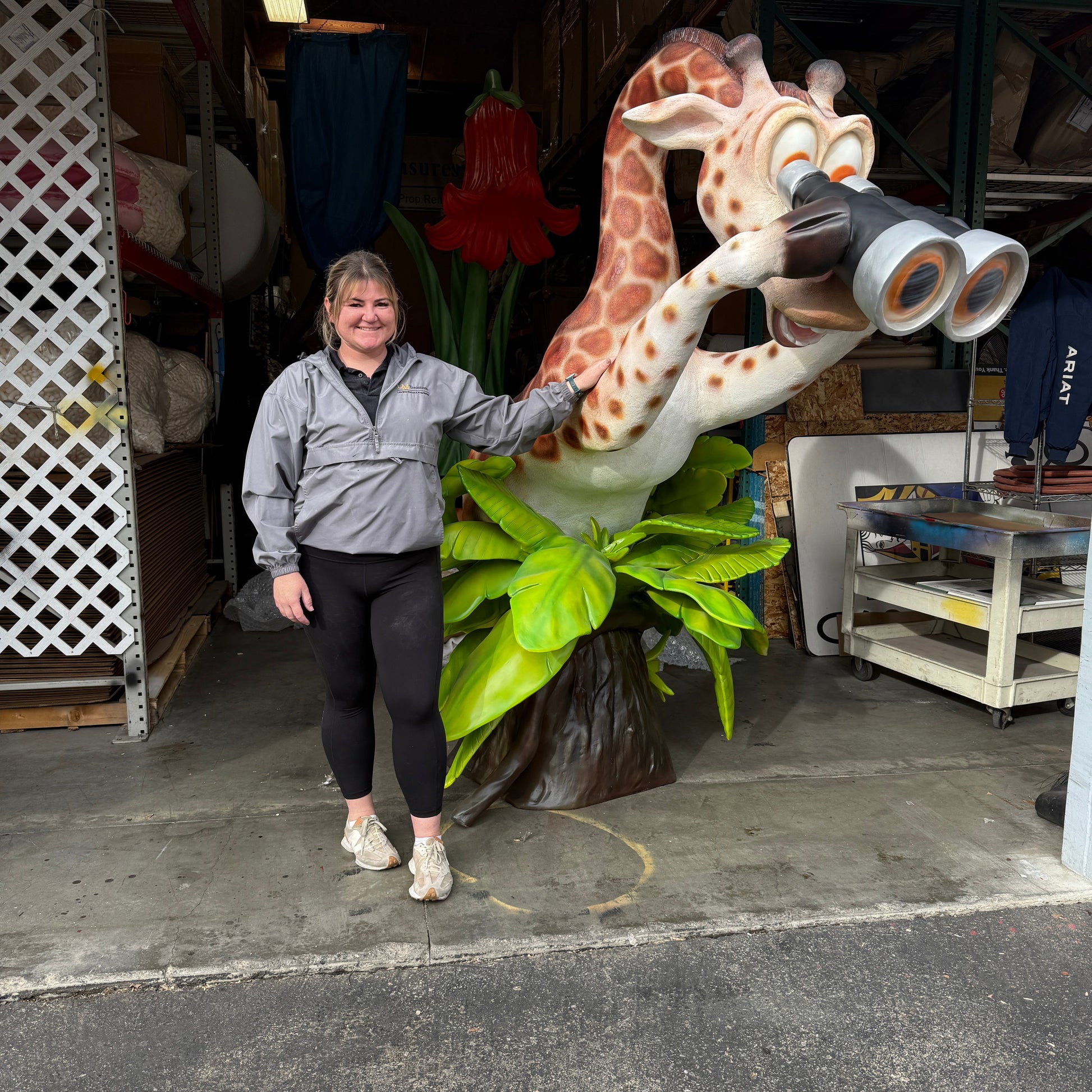 Comic Giraffe Exploring Statue A0890-C057-PT