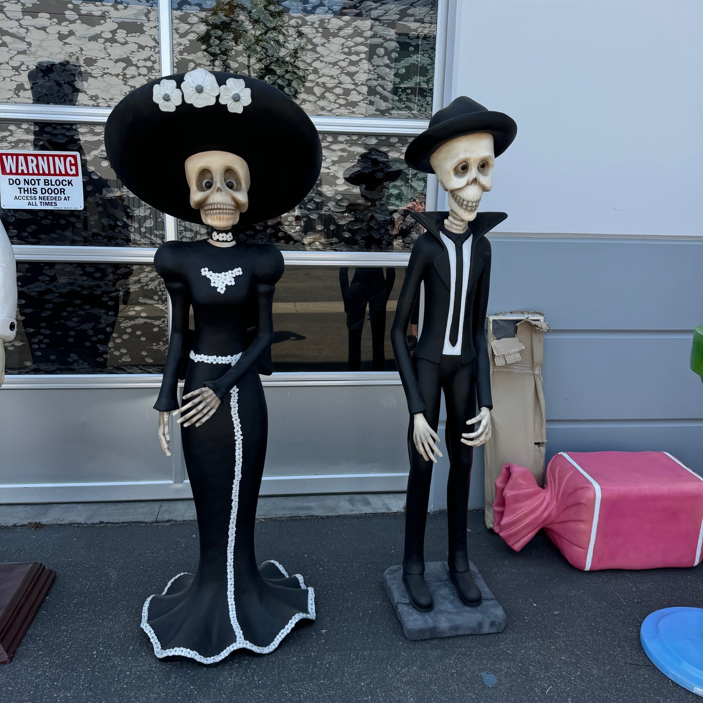 Skeleton Wife Statue