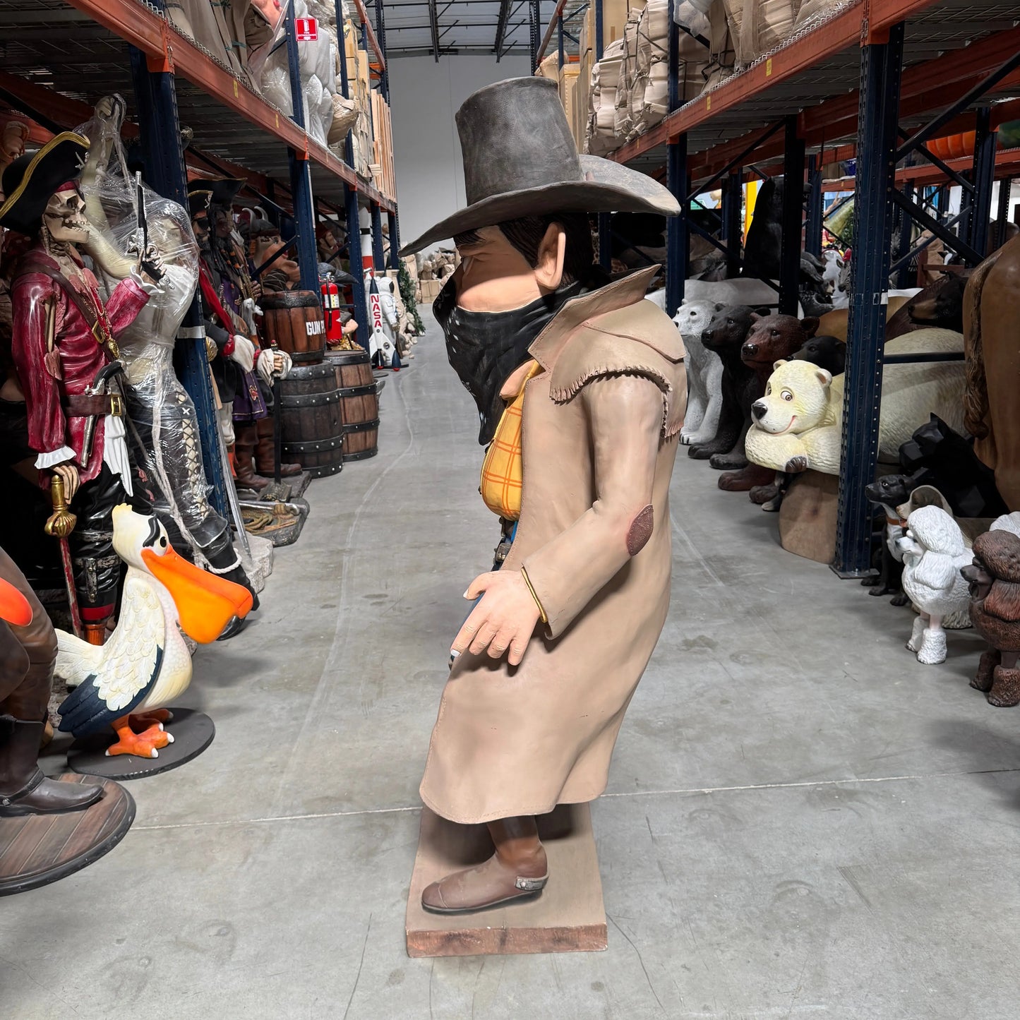 Robber Statue LS273-C182-PT