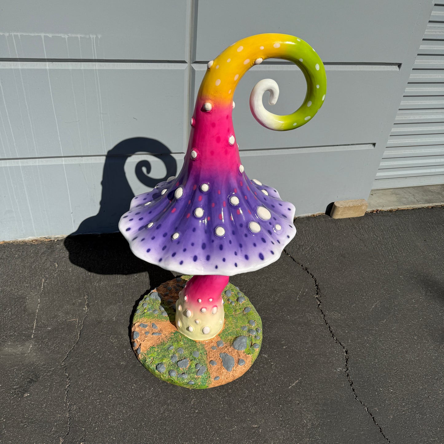 Large Swirl Mushroom Statue