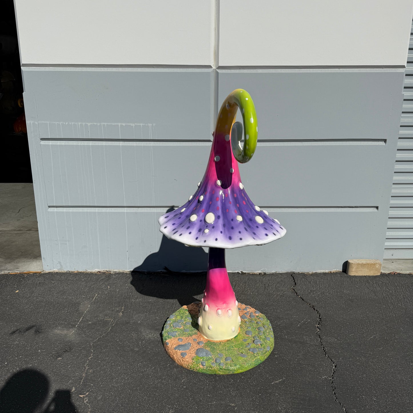 Large Swirl Mushroom Statue