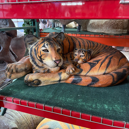 Tiger With Cub Statue