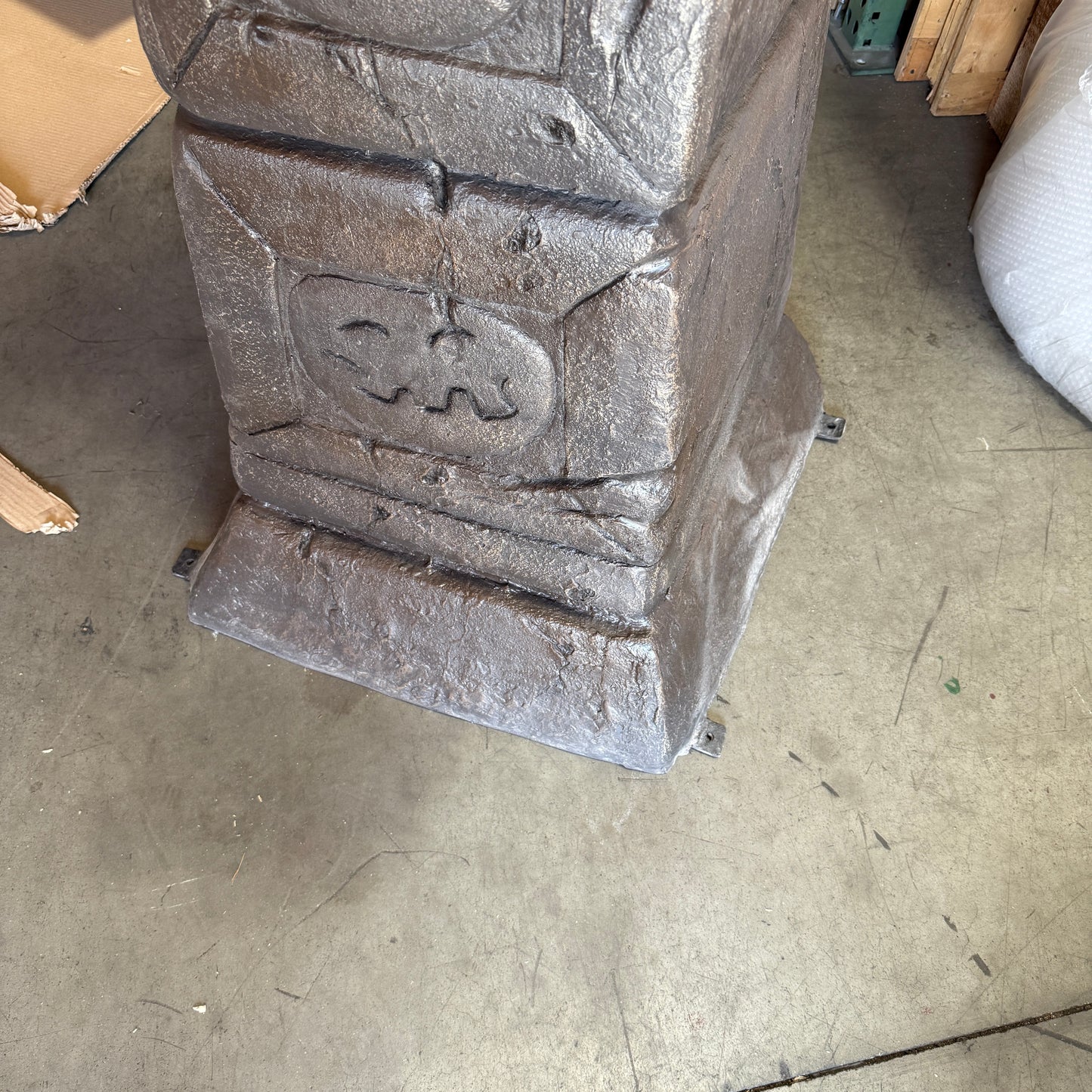 Gargoyle Pillar Statue