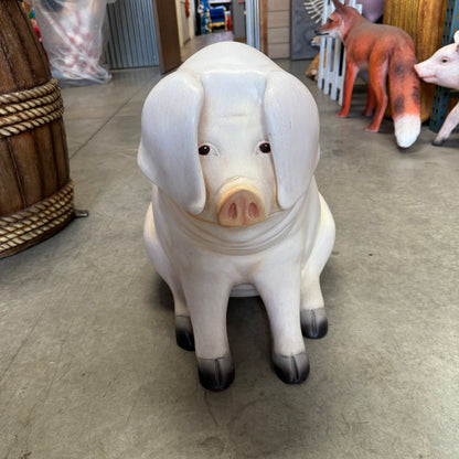 Comic Pig Sitting Statue