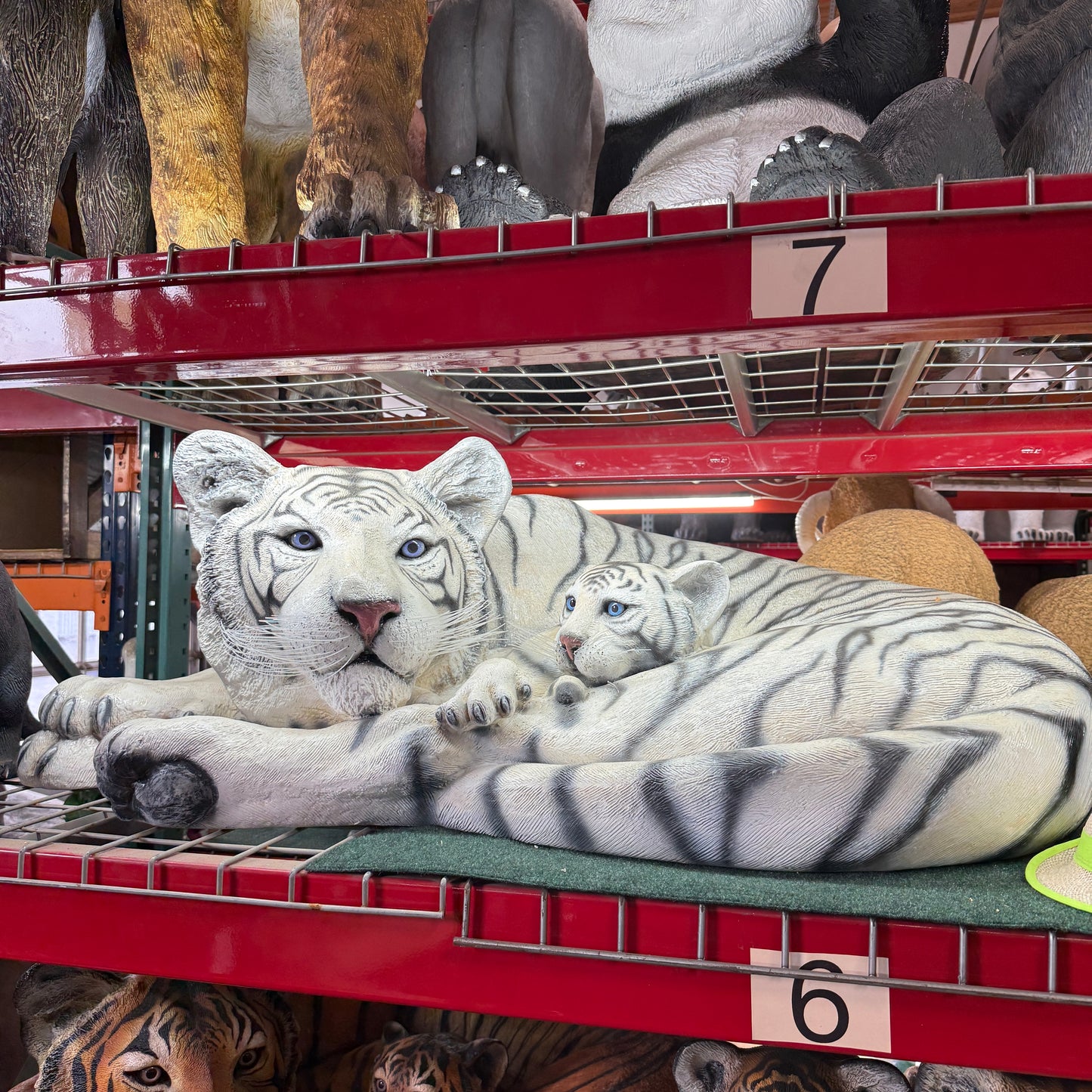 Siberian Tiger With Cub Statue