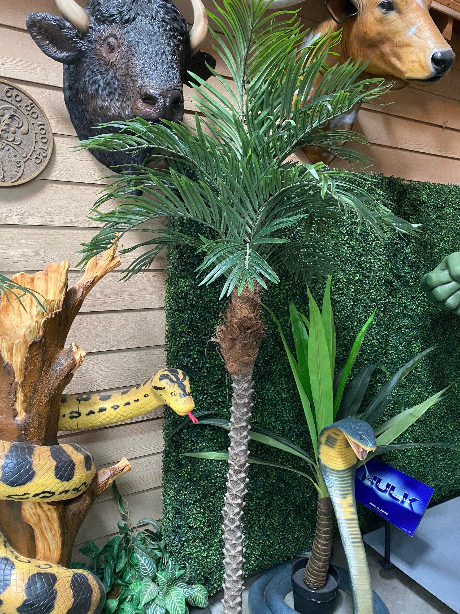8ft Large Palm Tree - LM Treasures Prop Rentals 