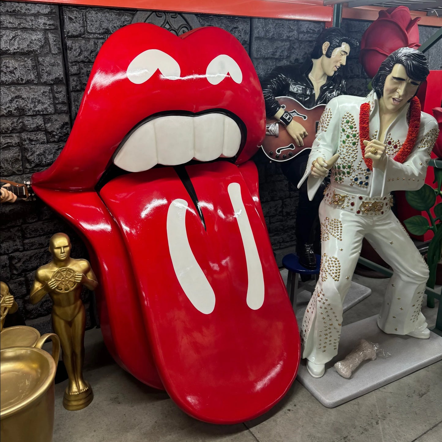 Red Mouth Tongue Out  Statue