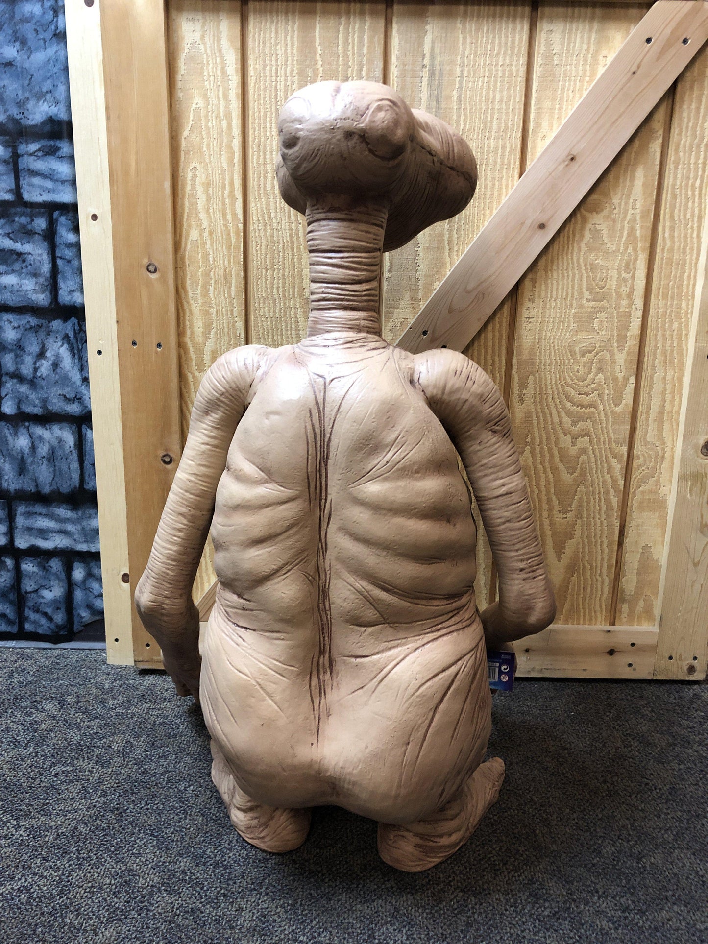 E.T Life Size NECA Marvel Licensed Foam Prop Classics Figurine Statue