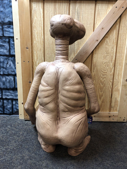 E.T Life Size NECA Marvel Licensed Foam Prop Classics Figurine Statue