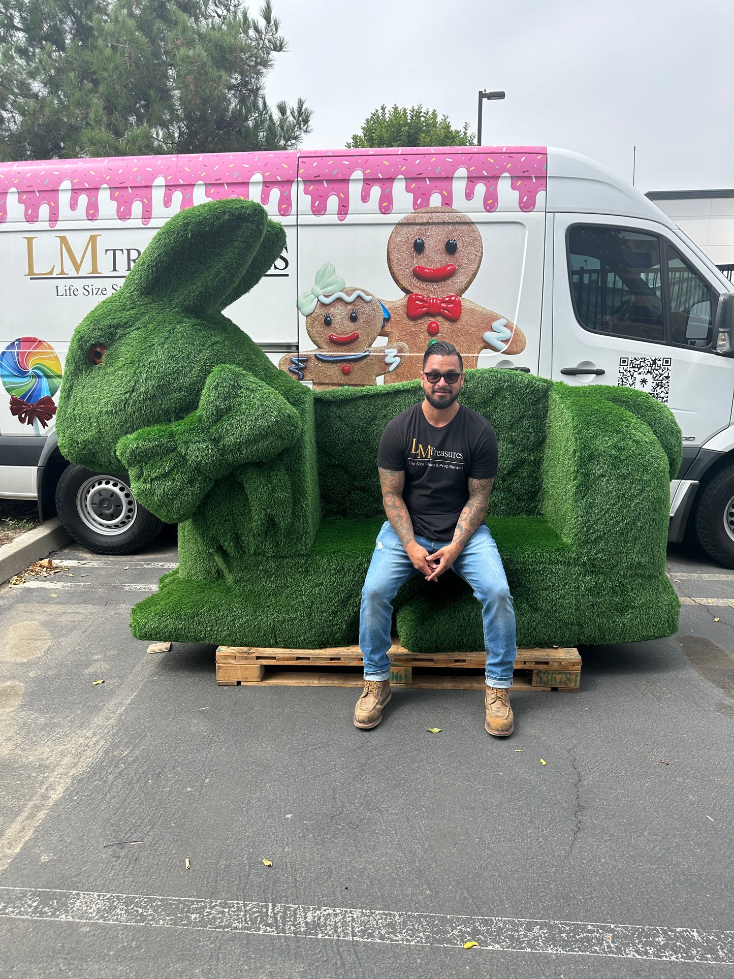 Grass Bunny Sofa Bench Statue