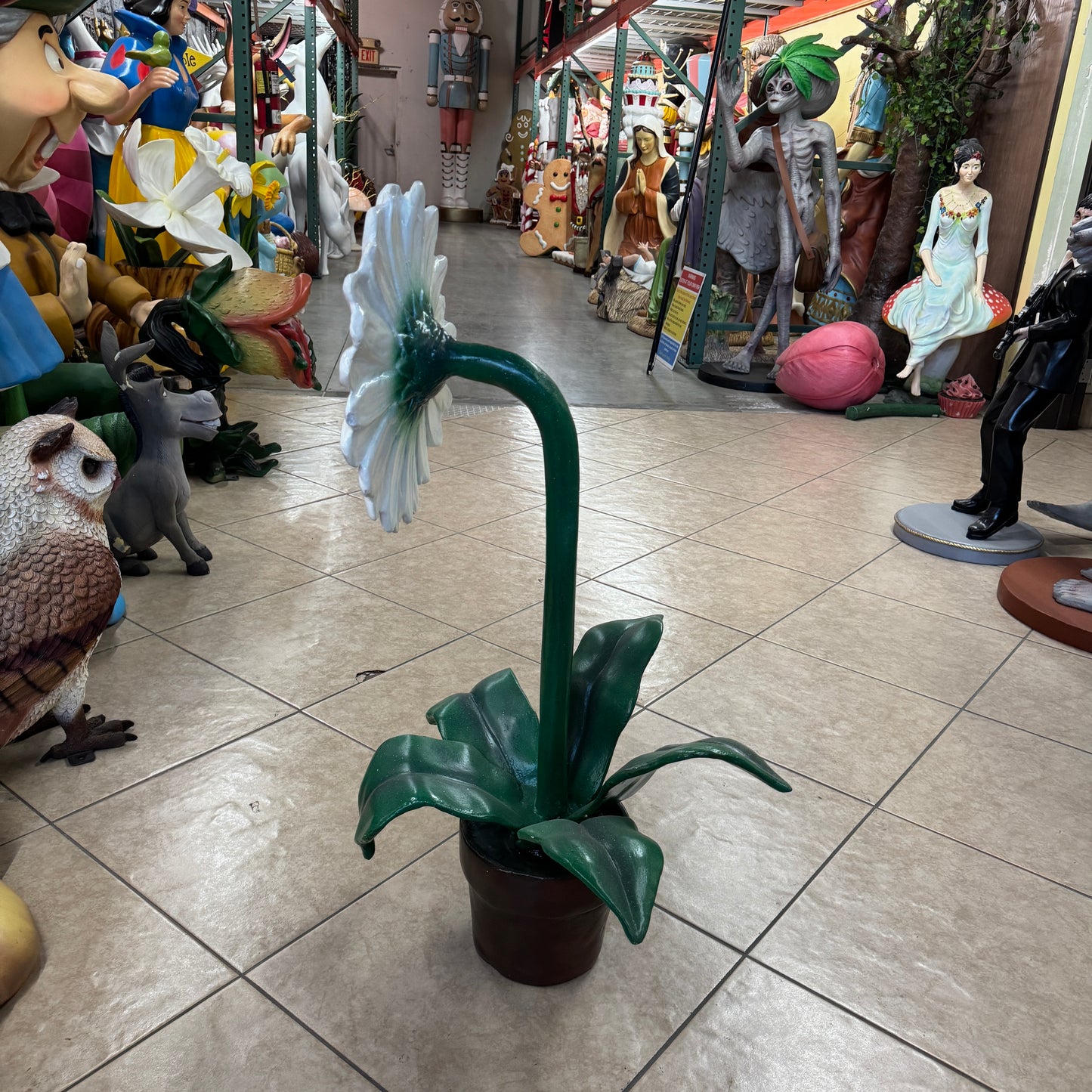 Small White Daisy Flower Statue