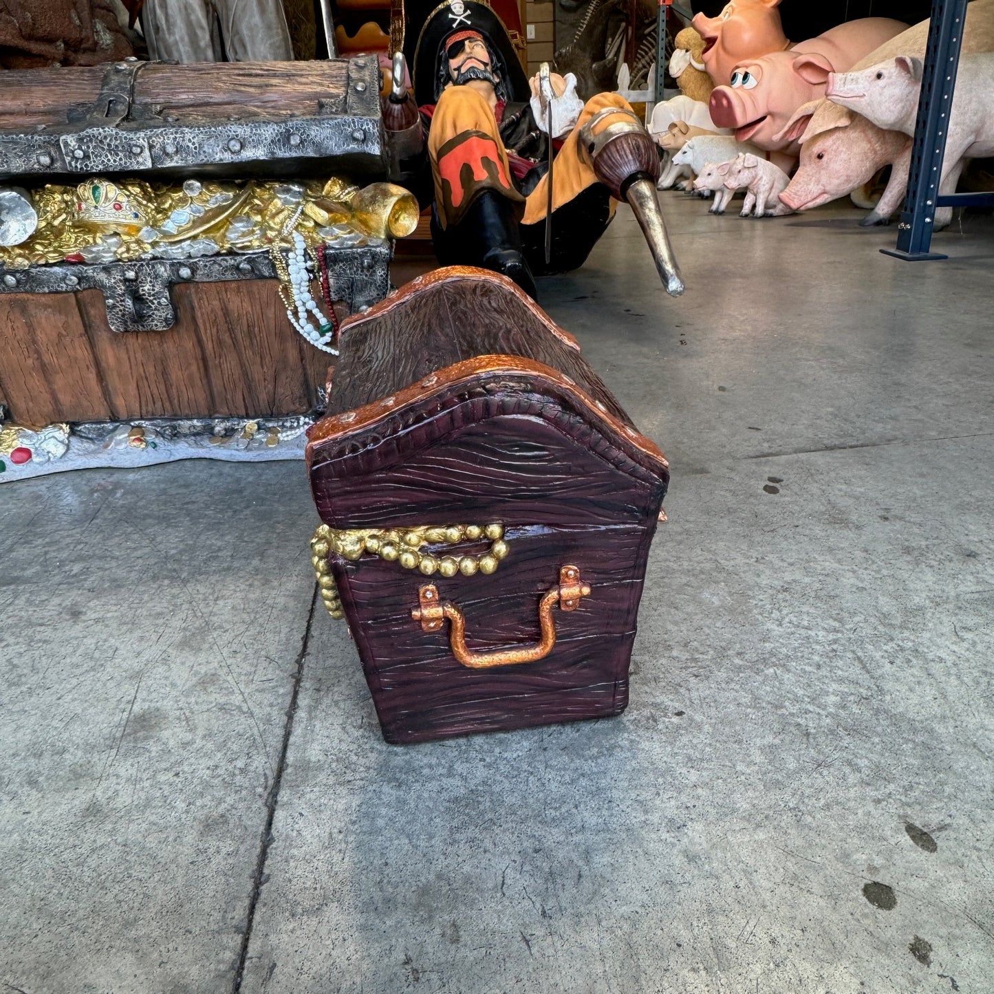 Small Treasure Chest Closed Statue