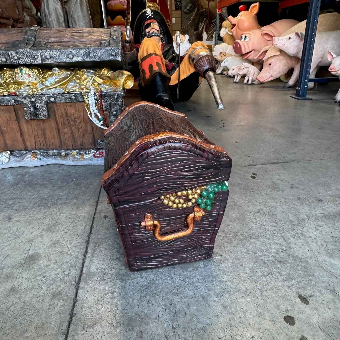 Small Treasure Chest Closed Statue