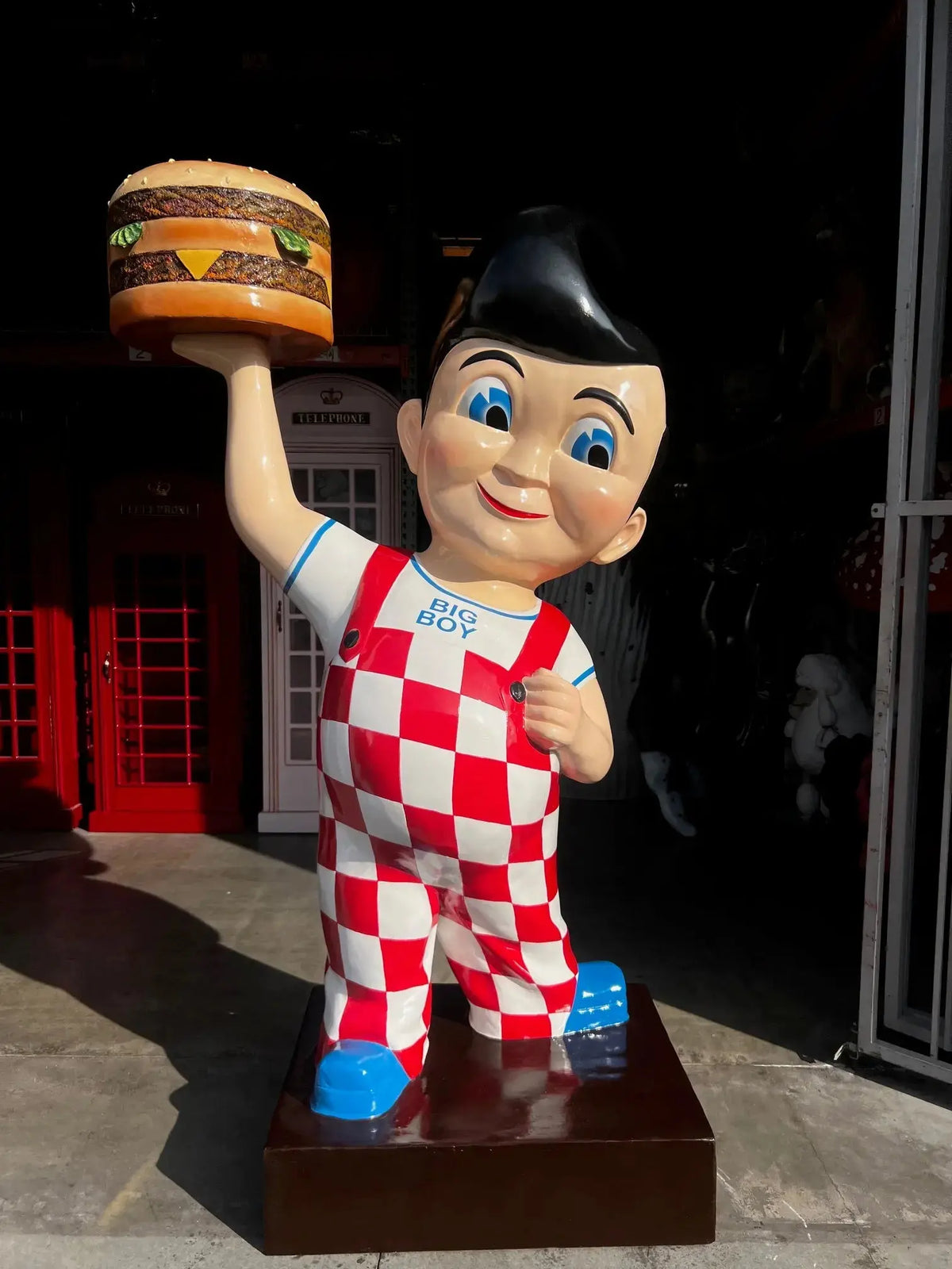 #1 Large Boy With Hamburger Statue R0307N-NO-A