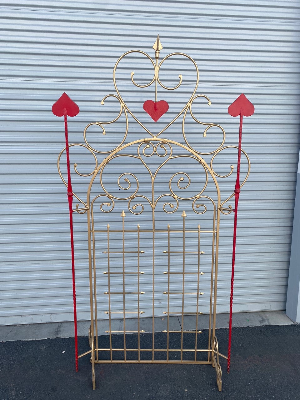 Queen Of Hearts Gate Statue