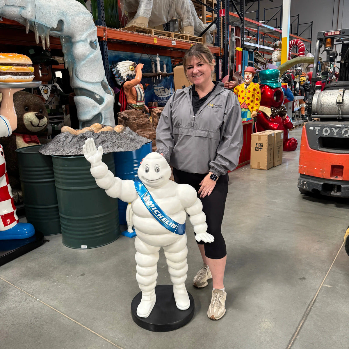 Tire Man Waving Small Statue LS362S-QU-A
