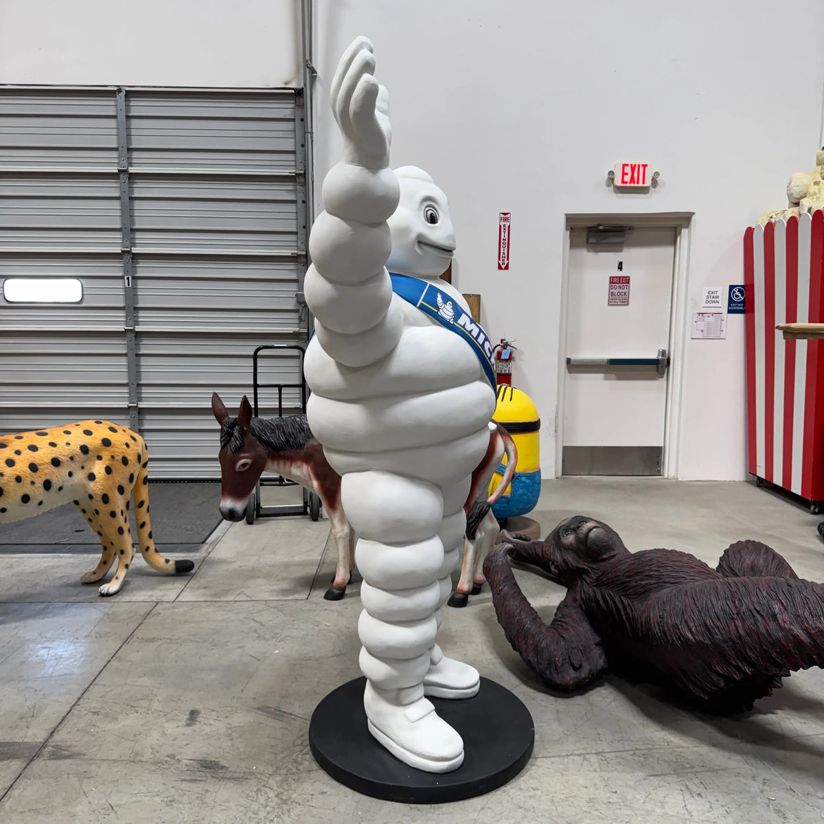 Tire Man Waving Life Size Statue LS362B-QV-A