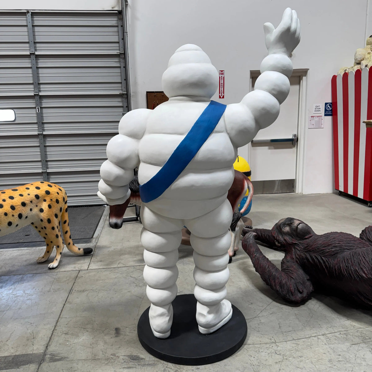 Tire Man Waving Life Size Statue LS362B-QV-A