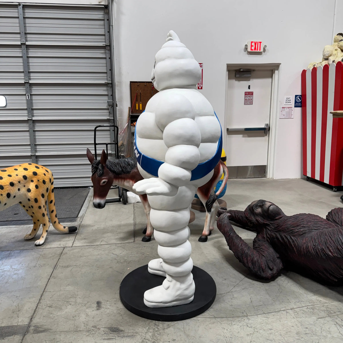 Tire Man Waving Life Size Statue LS362B-QV-A