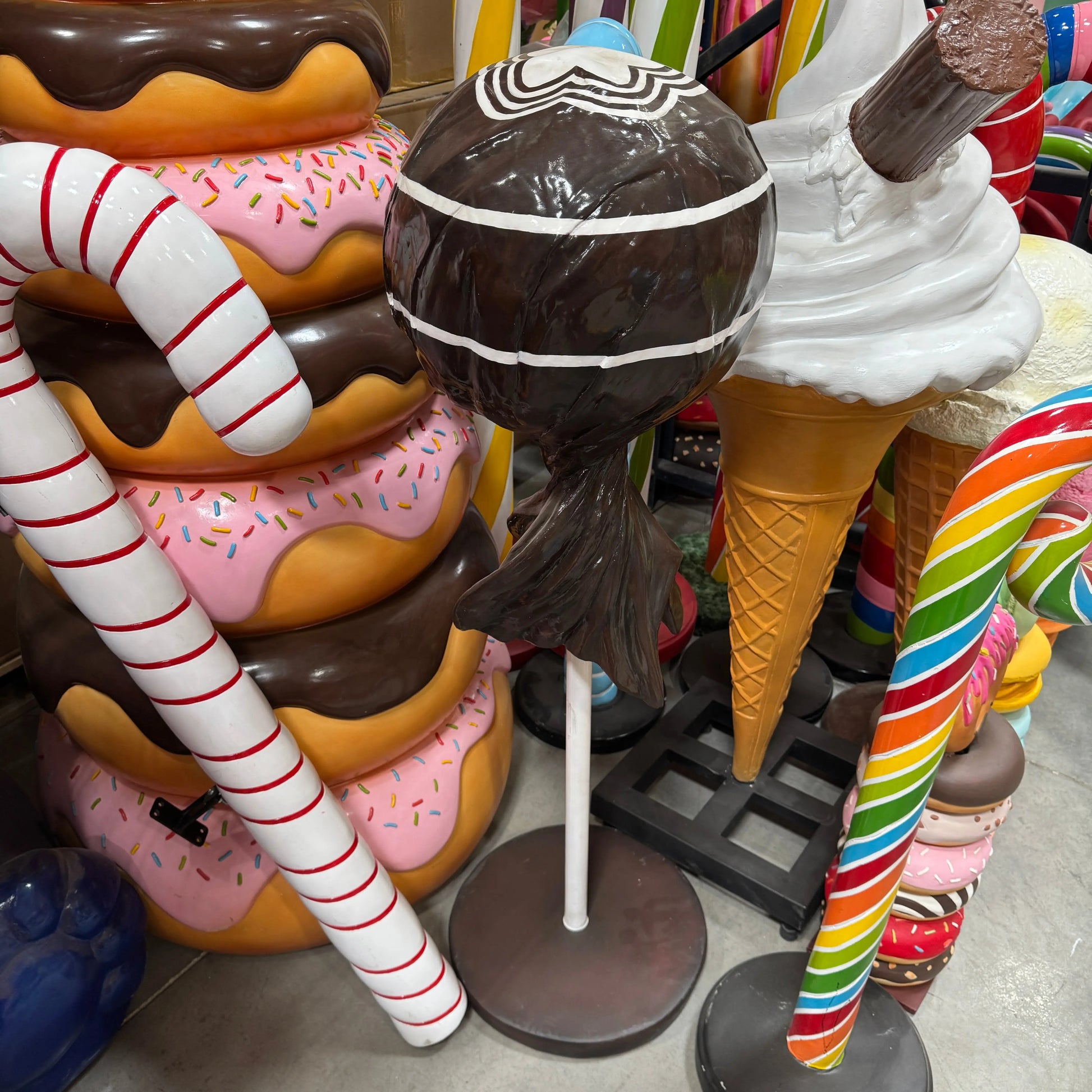 Medium Brown Lollipop Statue R0293BR-S116-PT