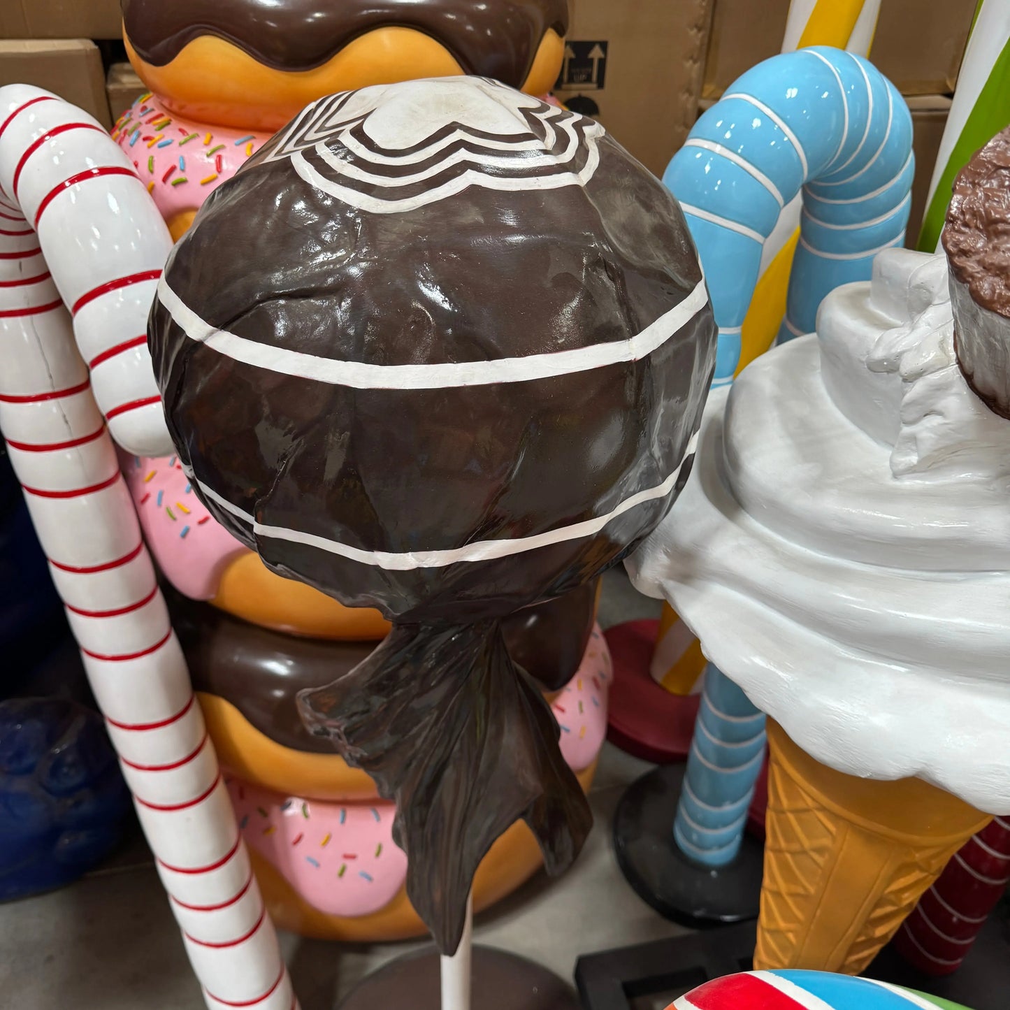 Medium Brown Lollipop Statue R0293BR-S116-PT