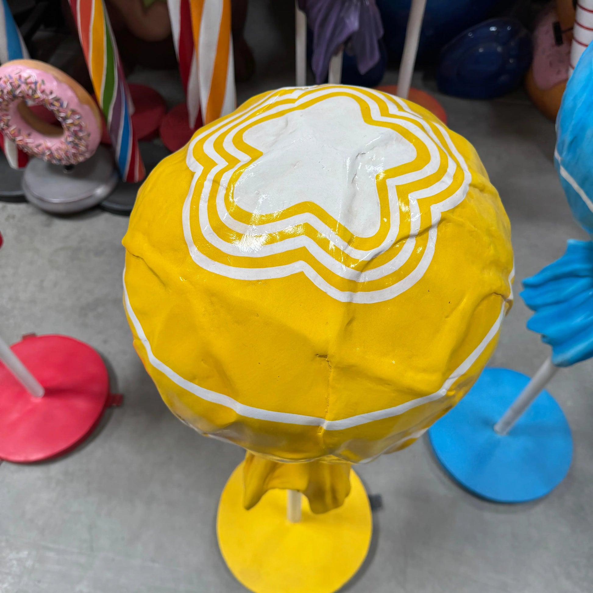 Medium Yellow Lollipop Statue R0293Y-S116-PT