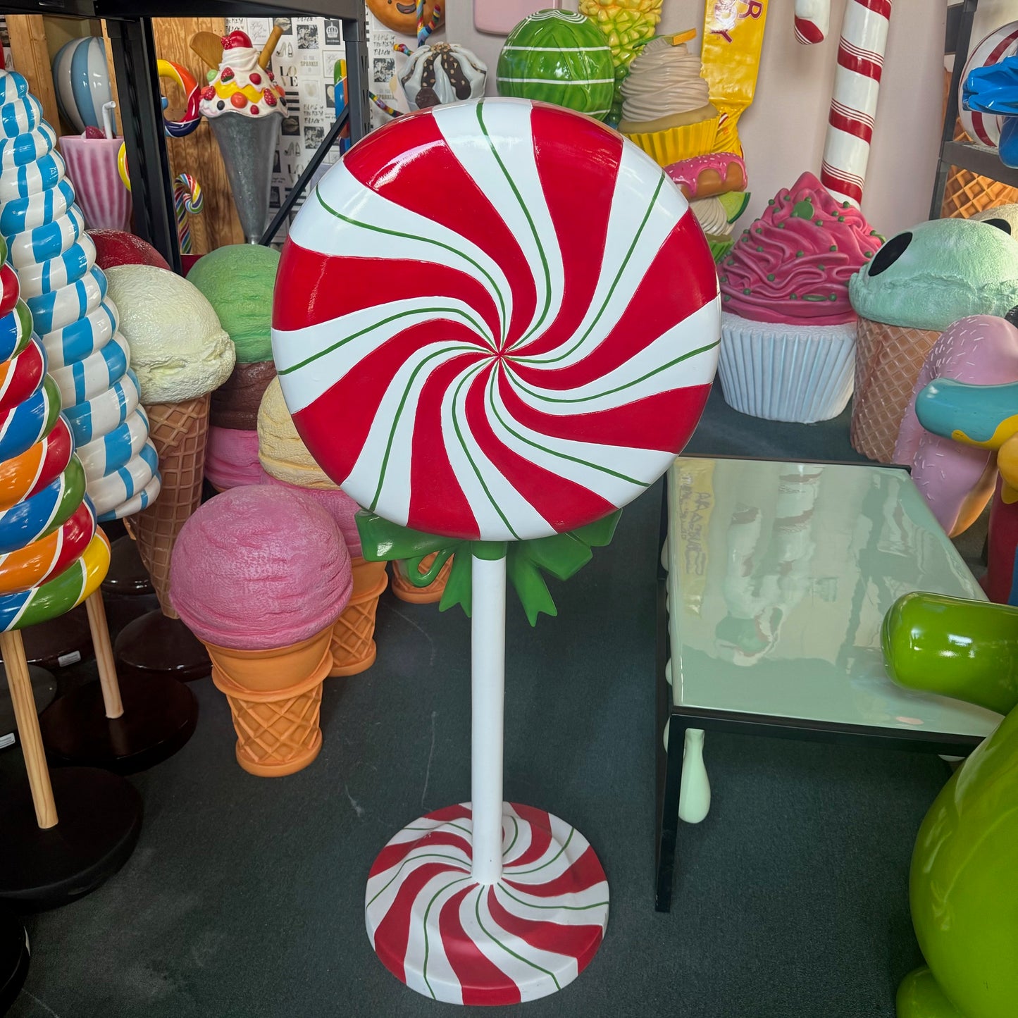 Small Swirl Lollipop With Bow Statue