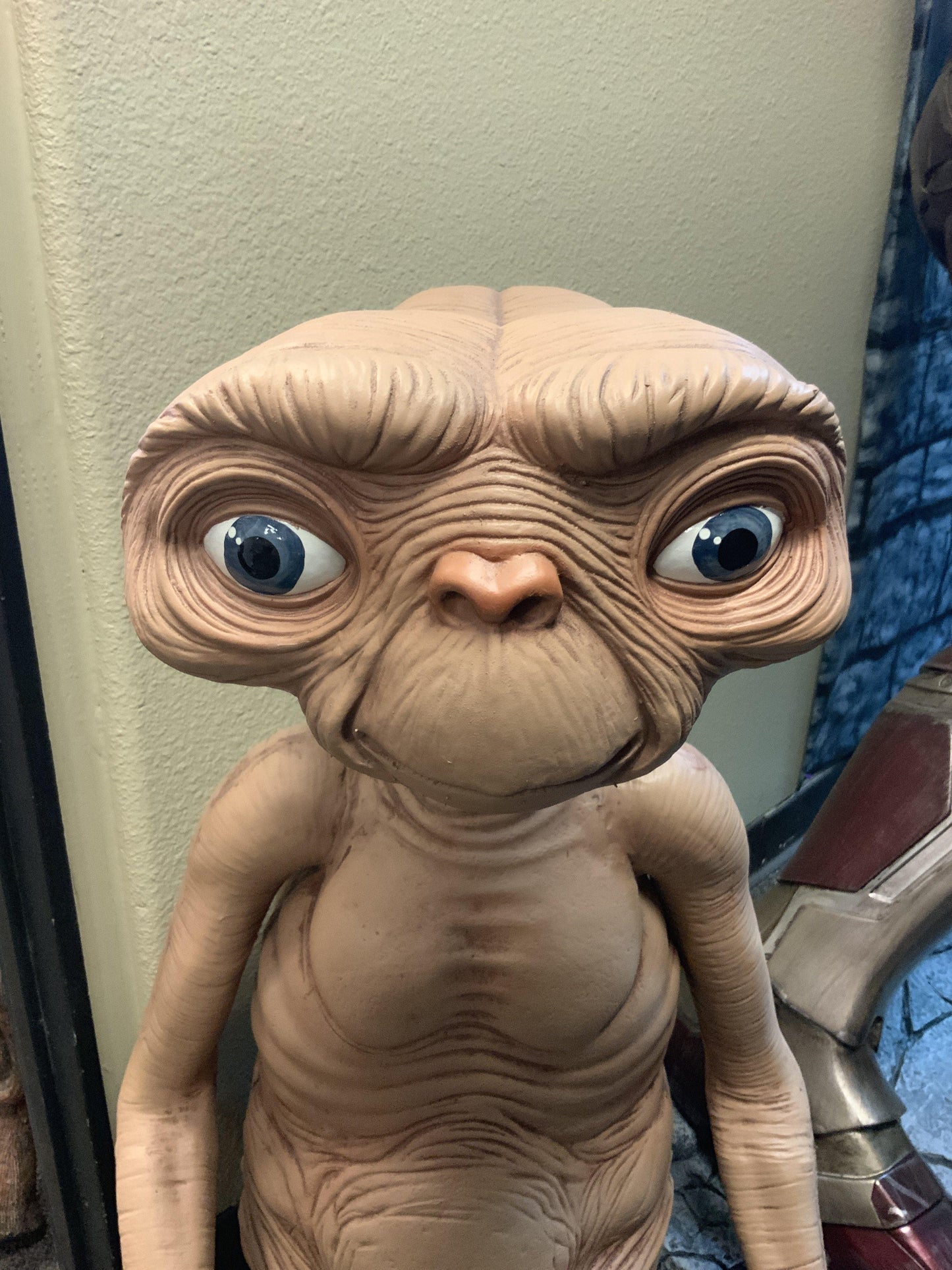 E.T Life Size NECA Marvel Licensed Foam Prop Classics Figurine Statue